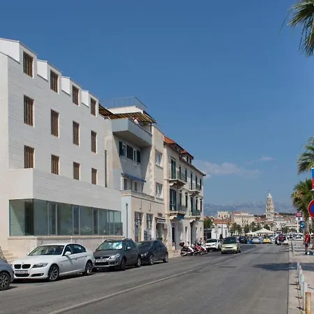 Toni Delux Apartament *