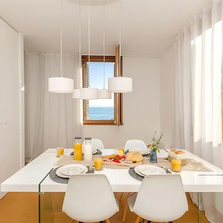 Toni Delux ספליט